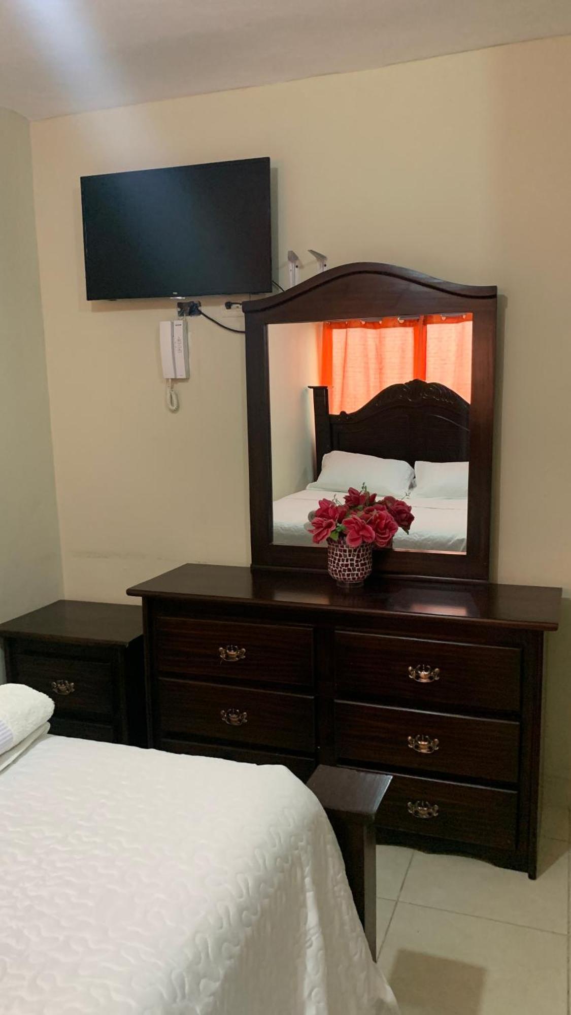 Apartahotel Dona Reyna: Convenient Santo Domingo Stay Near Las Americas Airport El Higo Exterior photo